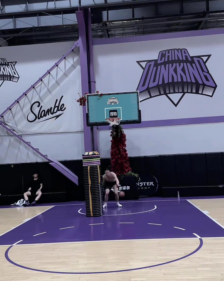 兄弟，這個摸高如何？