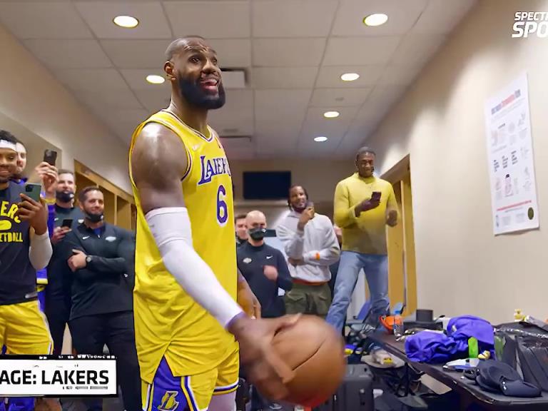 里弗斯絕殺之后湖人隊(duì)的更衣室氛圍，簡(jiǎn)直不要太和諧??！